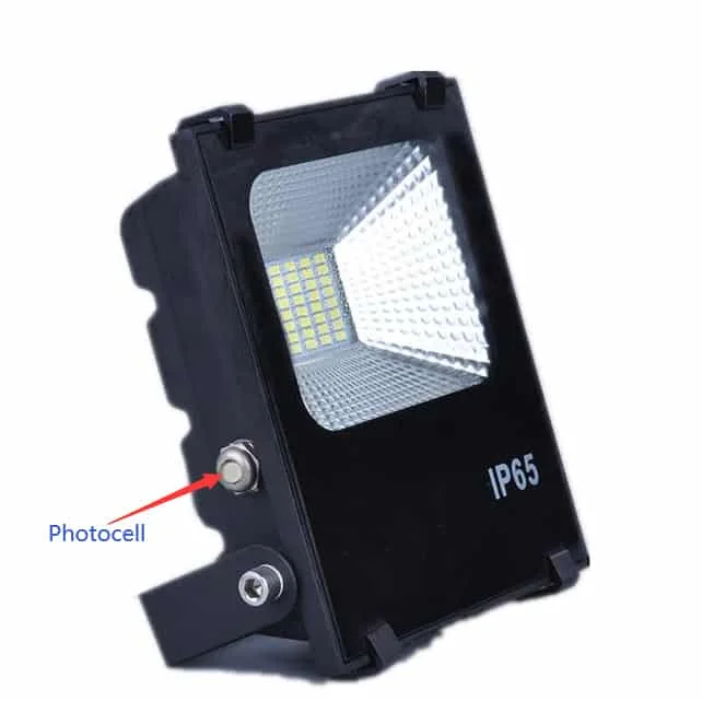 夕暮れから夜明けまで自動点灯するLED投光器