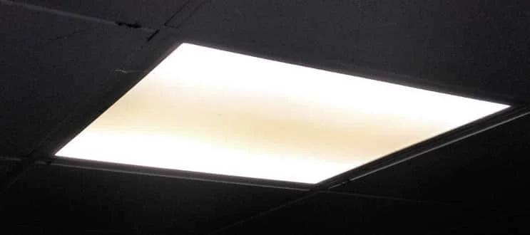LEDパネルの黄変